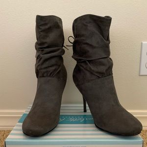 NEW Gray suede heeled ankle boots